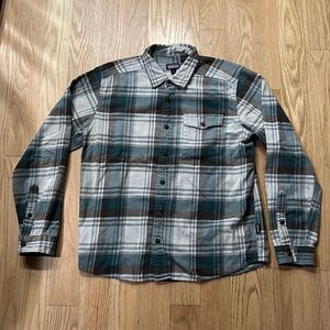 Turquoise and brown plaid PATAGONIA medium long sleeve button up shirt